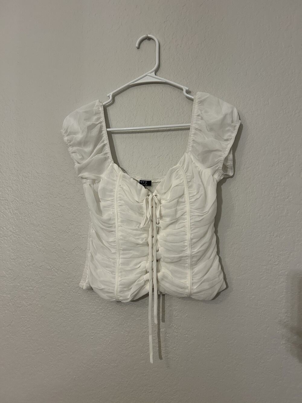 Forever 21 Women’s White Smocked Ruched Tie Front Puff Crop Top M